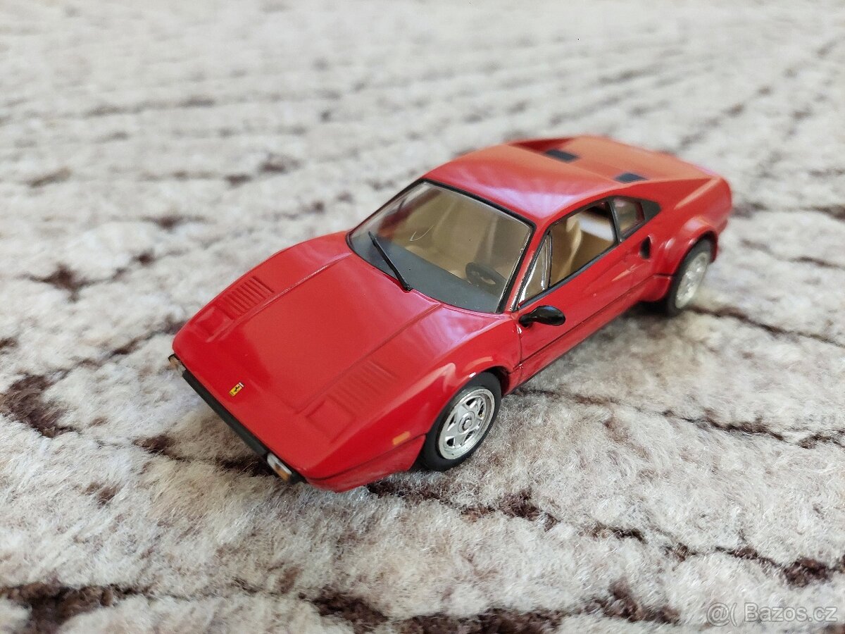 Ferrari 308 GTB 1:43 - IXO / Altaya