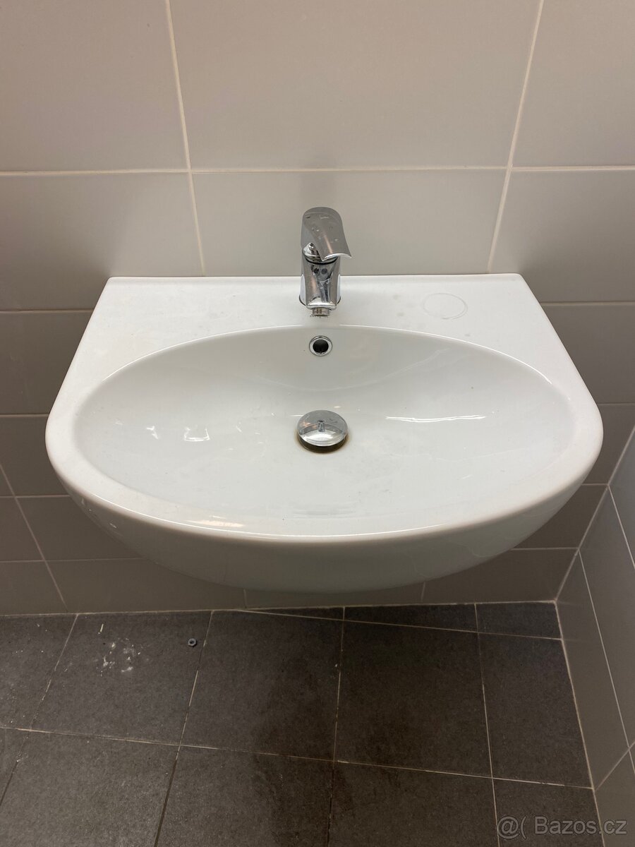 Umyvadlo Cersanit s baterií