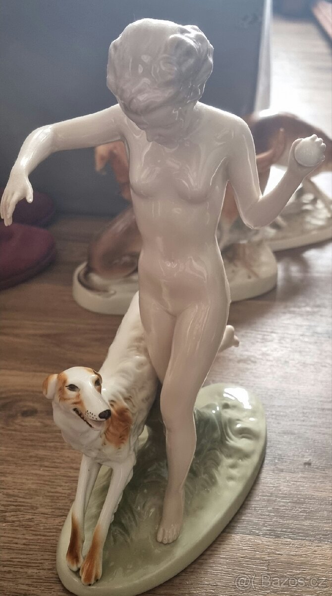 Velká socha Diana s chrtem Royal Dux