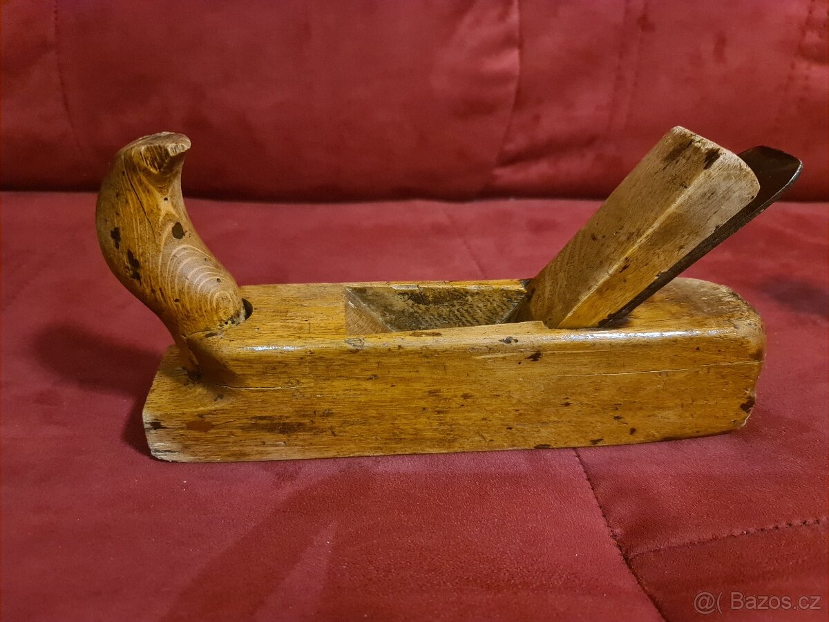 Starý zachovalý hoblík 24,5cm dlouhý