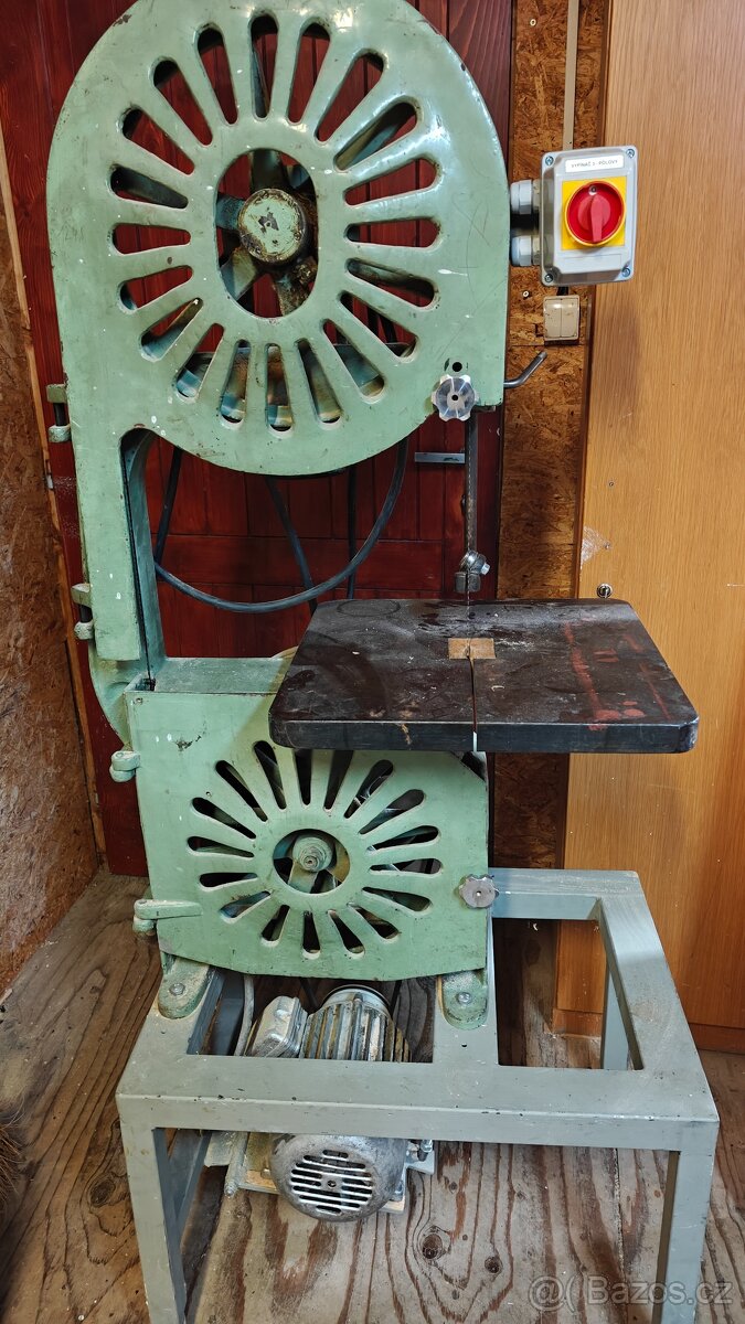 Litinová pásová pila