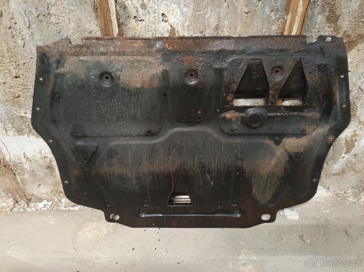 Škoda Octavia II - spodní plechový kryt motoru