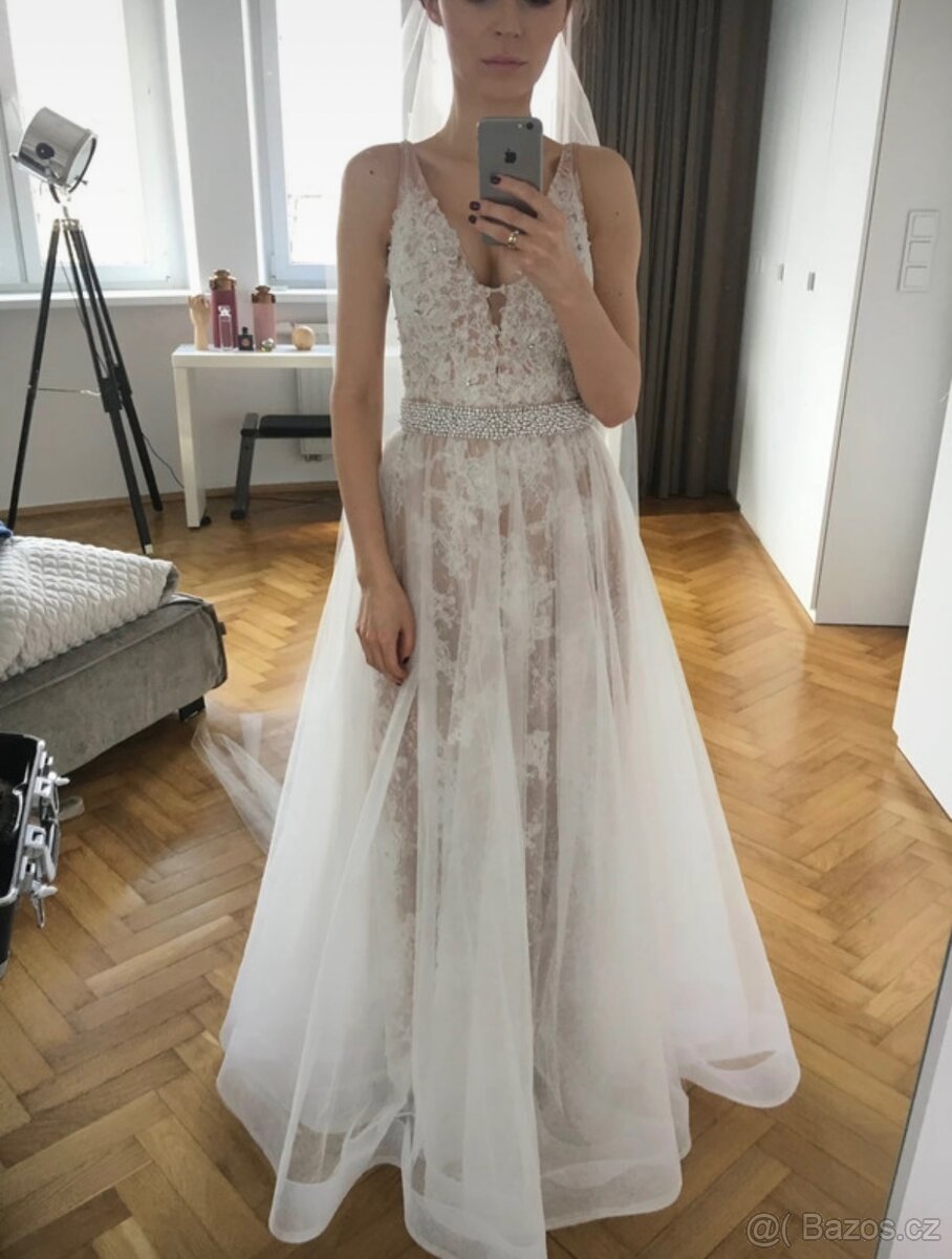 Svatební šaty značky Madonna