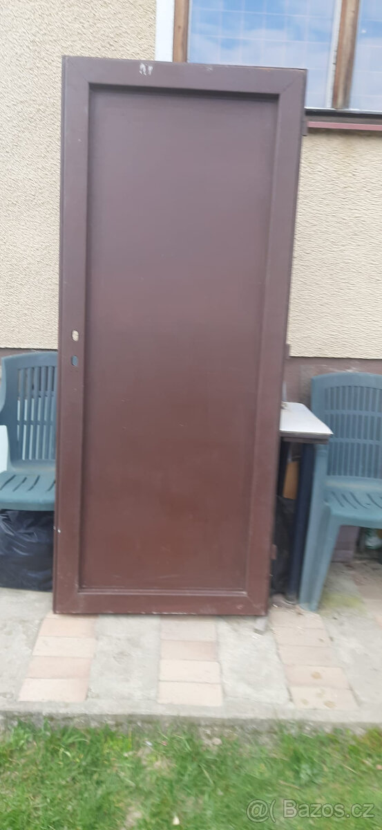 prodej plechových dveří