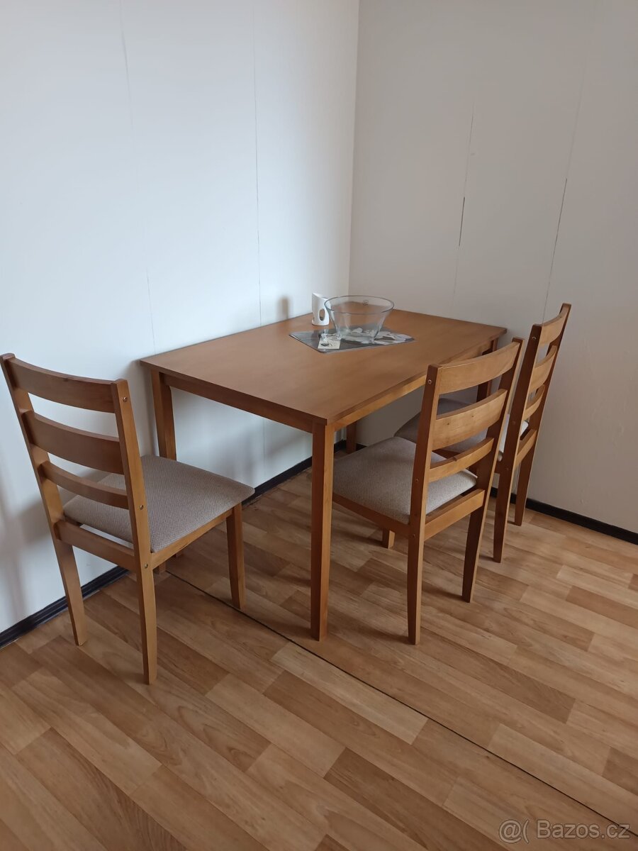 Jídel stůl +4 židle