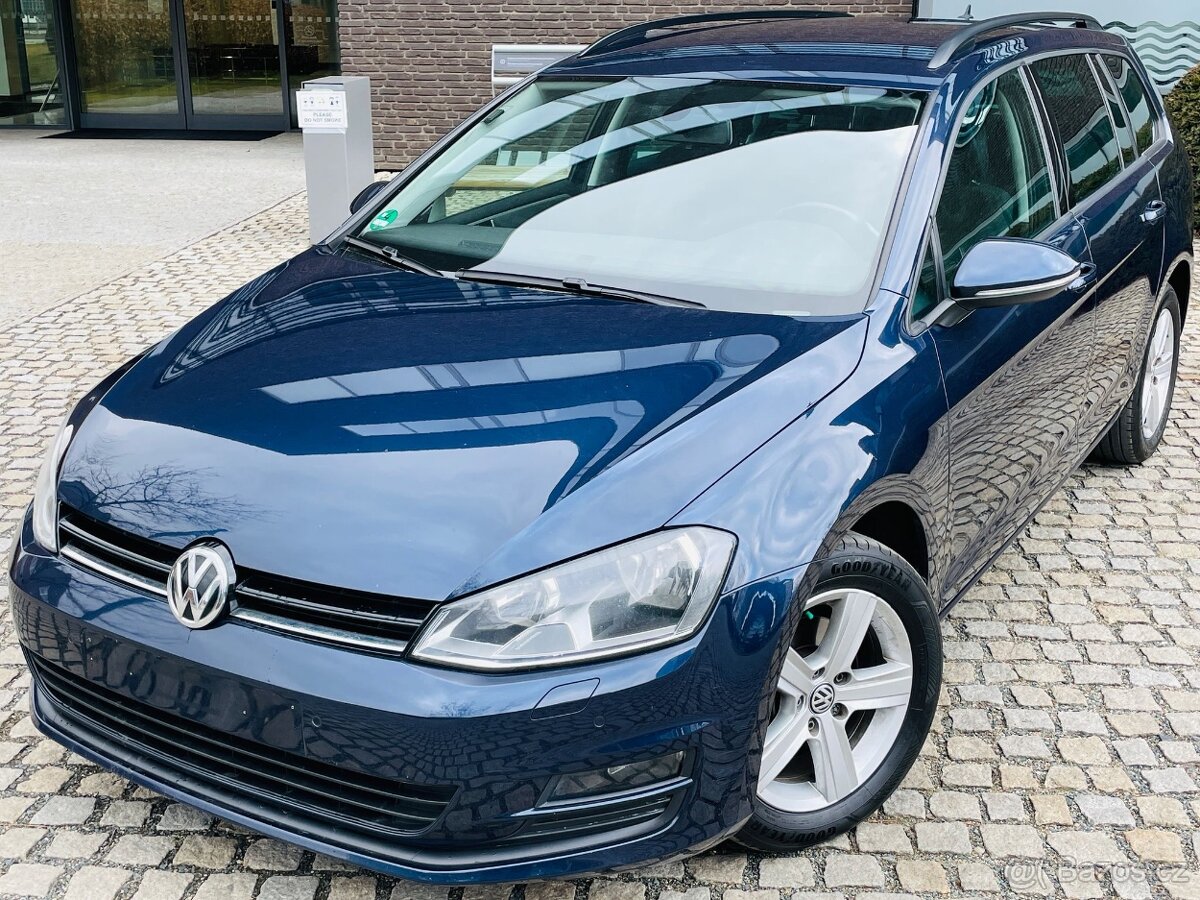 Volkswagen Golf 2.0TDI 110KW VÝHŘEV NAVI SENZORY SERVISKA
