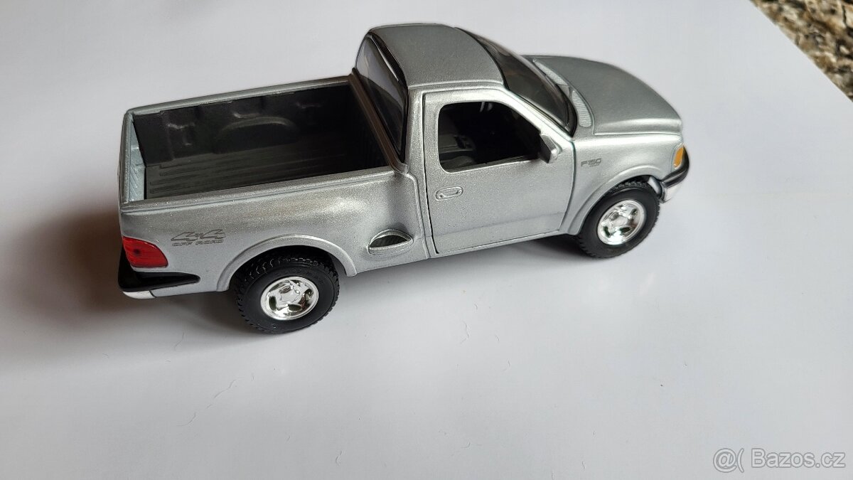Ford F-150 - Maisto