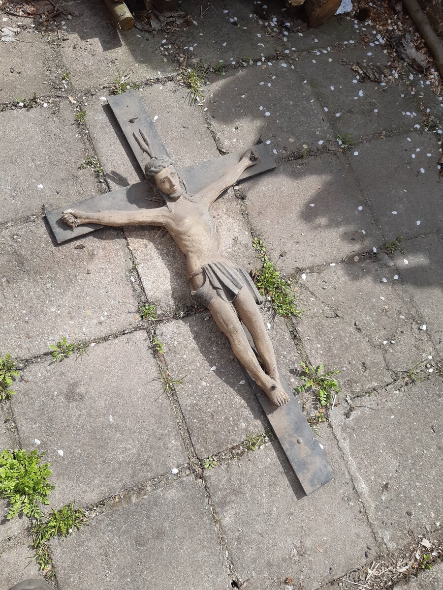 kříž na zeď
