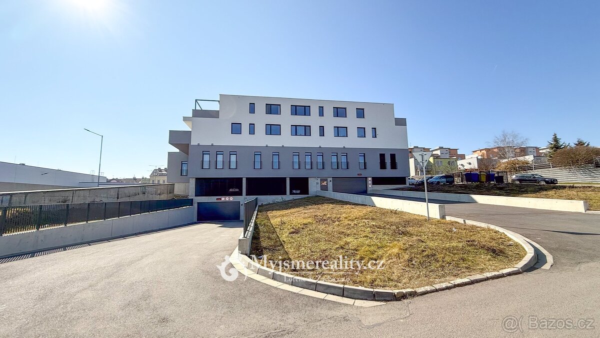 Pronájem garážové stání, 18 m2 - Znojmo, ul. Kosmákova