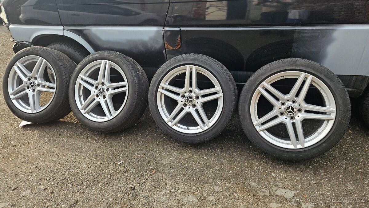 245/45R18
