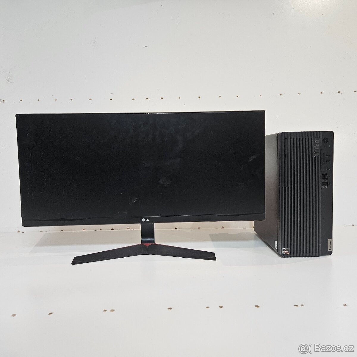 Stolní počítač Lenovo Thinkcentre + Monitor