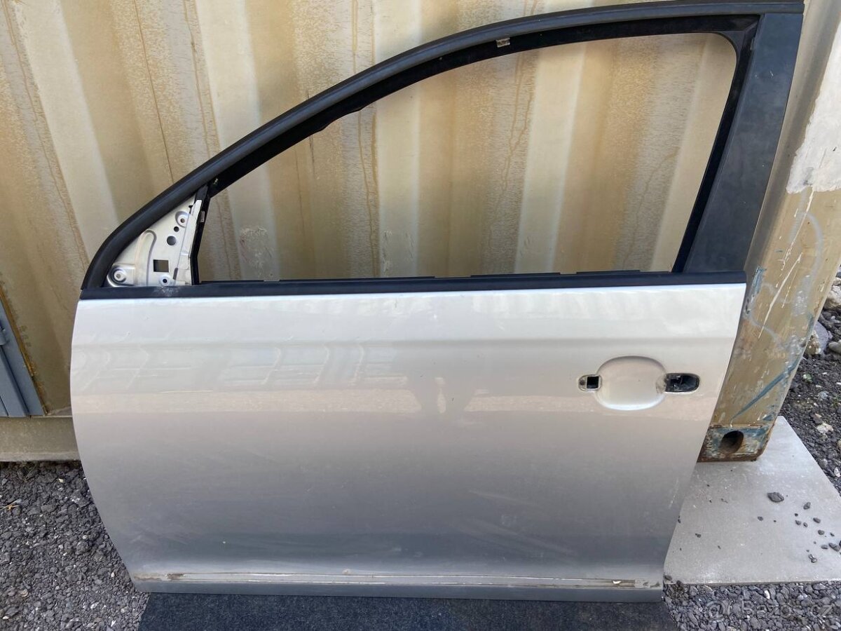 Prodám přední dveře 2x – levé a pravé – VW Golf 6 (2009–2012