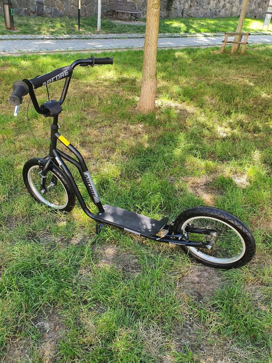 zánovní koloběžka pro juniora
