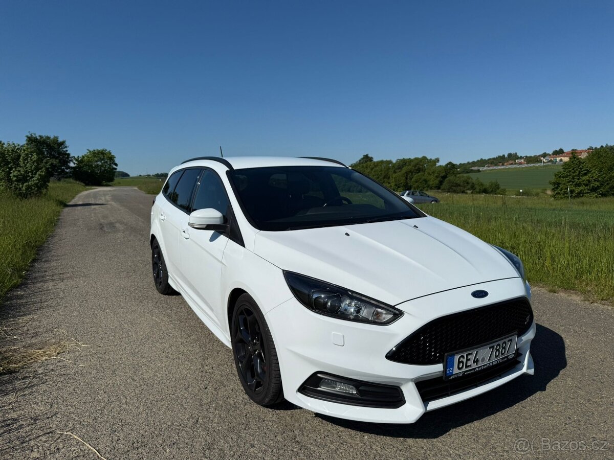 Ford Focus ST 2.0 TDCi 136 kW RECARO | Bi-Xenon | Kamera |