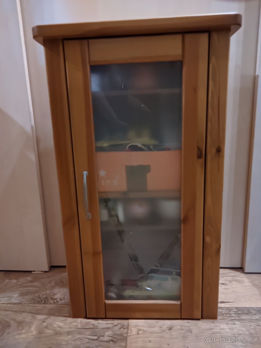 Dřevěná závěsná skříňka do koupelny, skříň