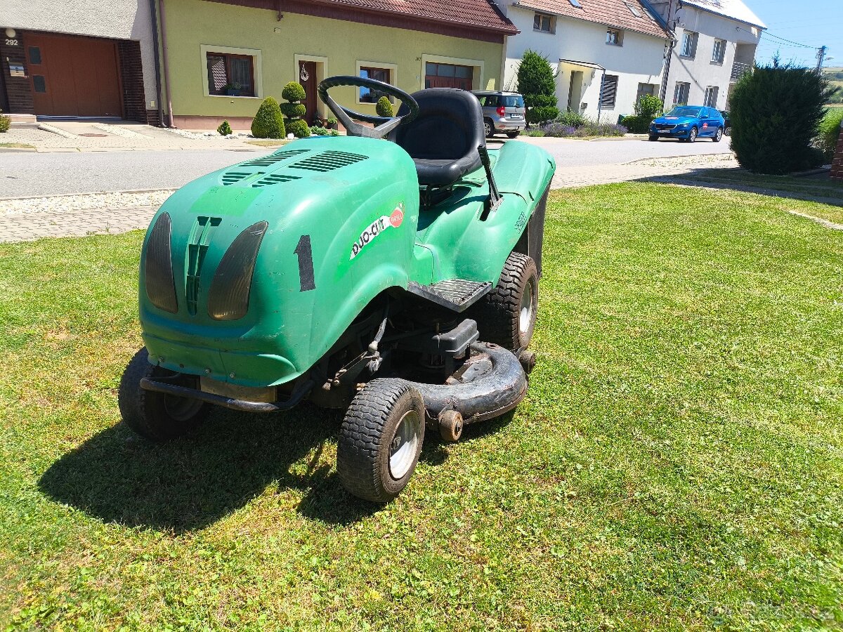 Zahradní traktůrek, sekačka