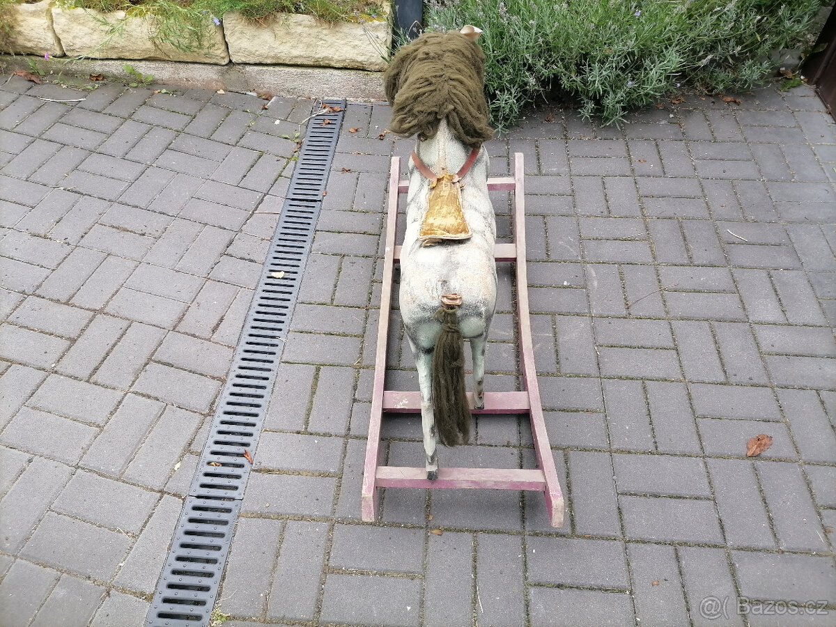 starý kůň hračka z 1ní republiky