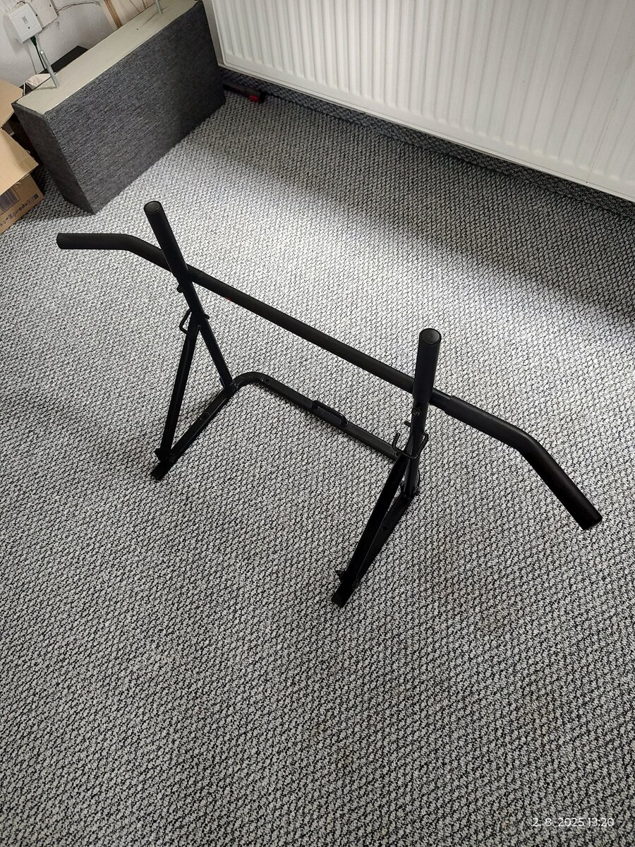 Hrazda na zeď