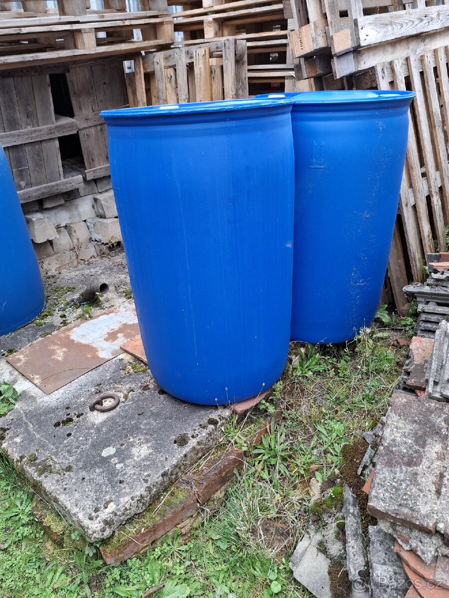 Plastové sudy 220 litrů