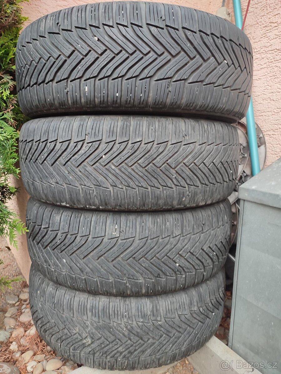 Zimní sada alu Renault 205/55/17 Michelin Alpin 6