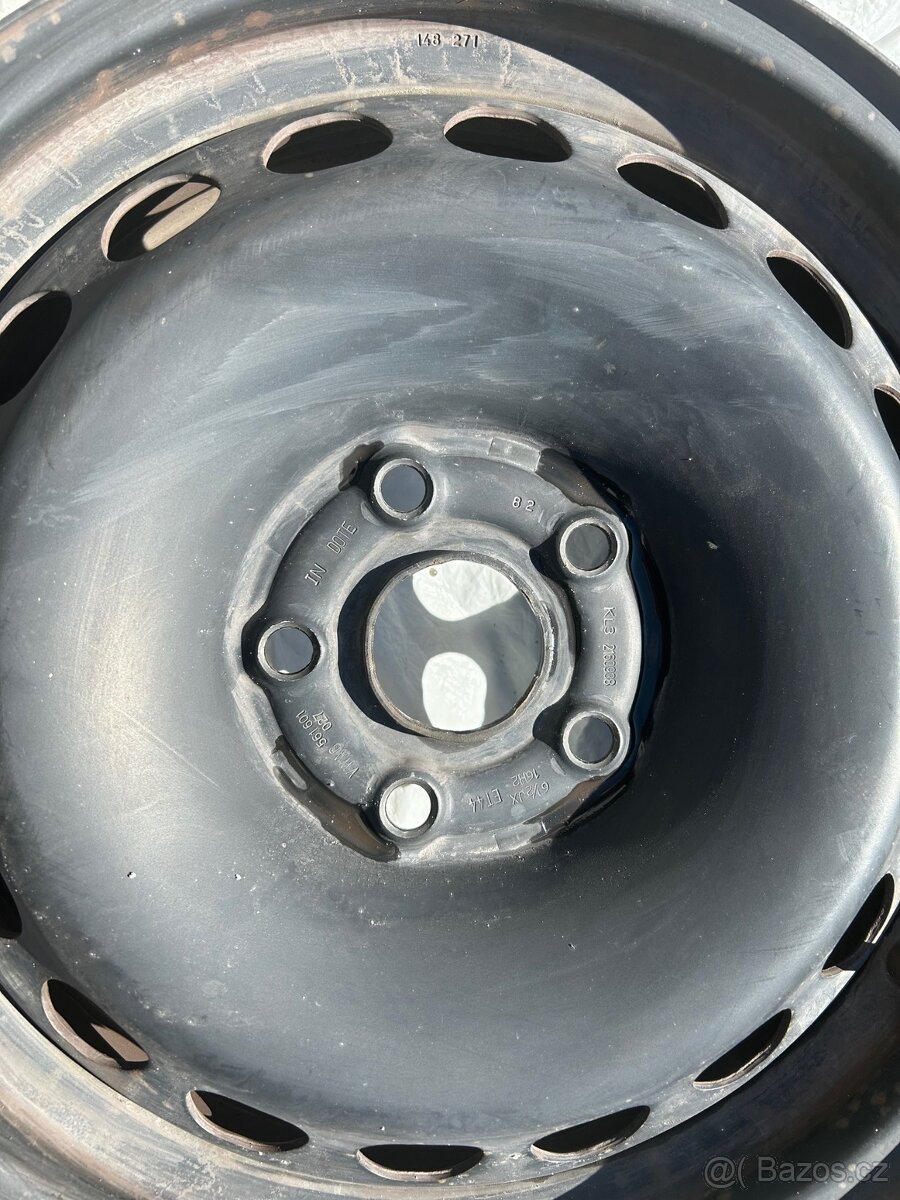 4x plechové disky 6.5Jx16 ET44 + 2x letní pneu 205/60 R16 (V