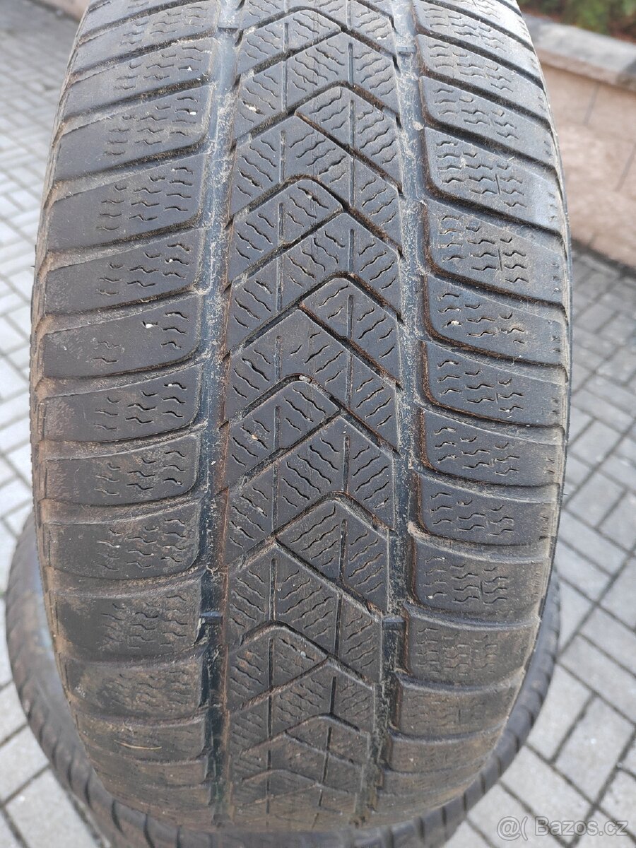 Zimni pneu Pirelli Sottozro 245/45/18