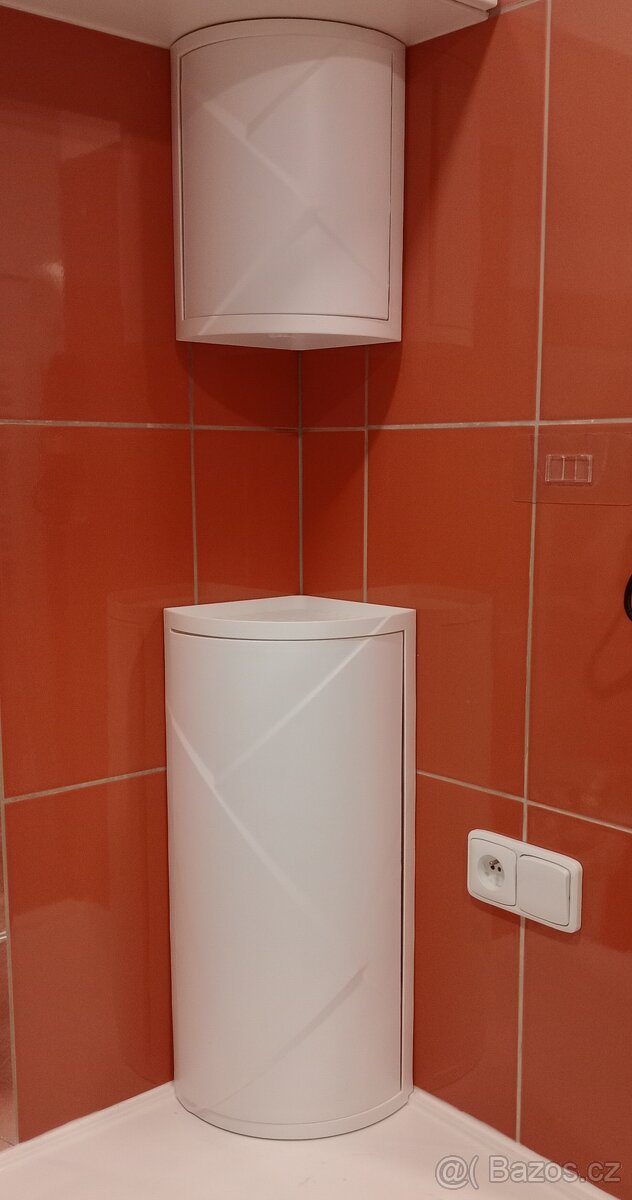 Rohové PVC skříňky do koupelny