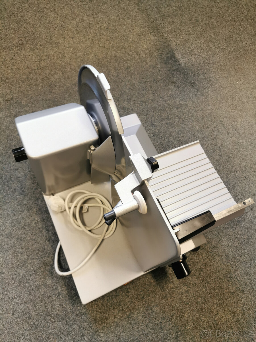 Nářezový stroj STROJOBAL NS 301 ( záruka )