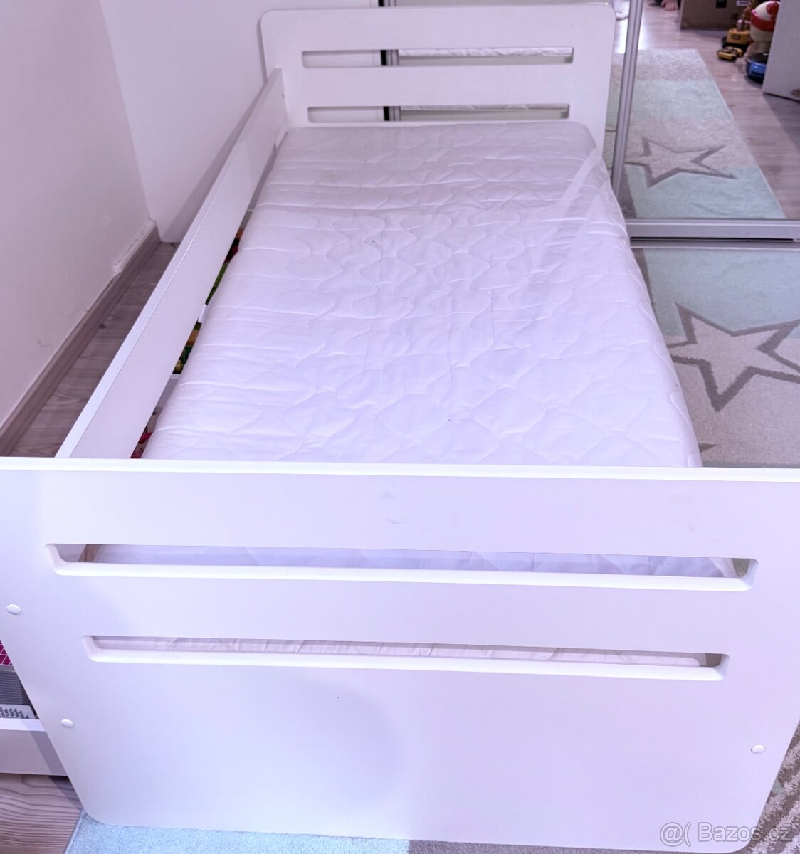 Bílá dětská postel