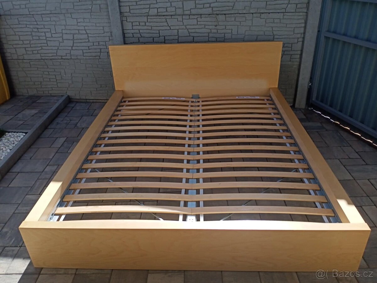 Prodám manželskou postel 160cm x 200cm