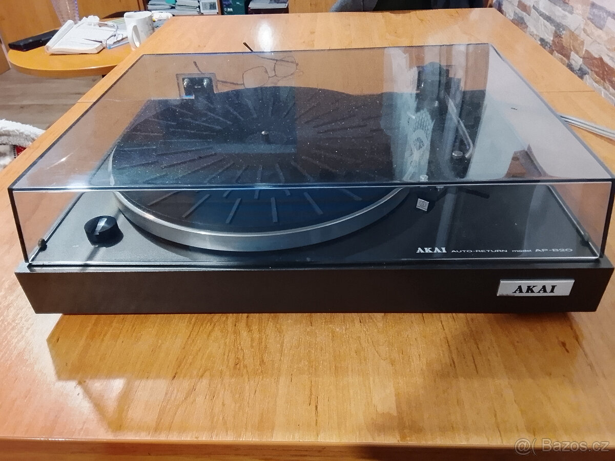 Gramofon AKAI AP B20