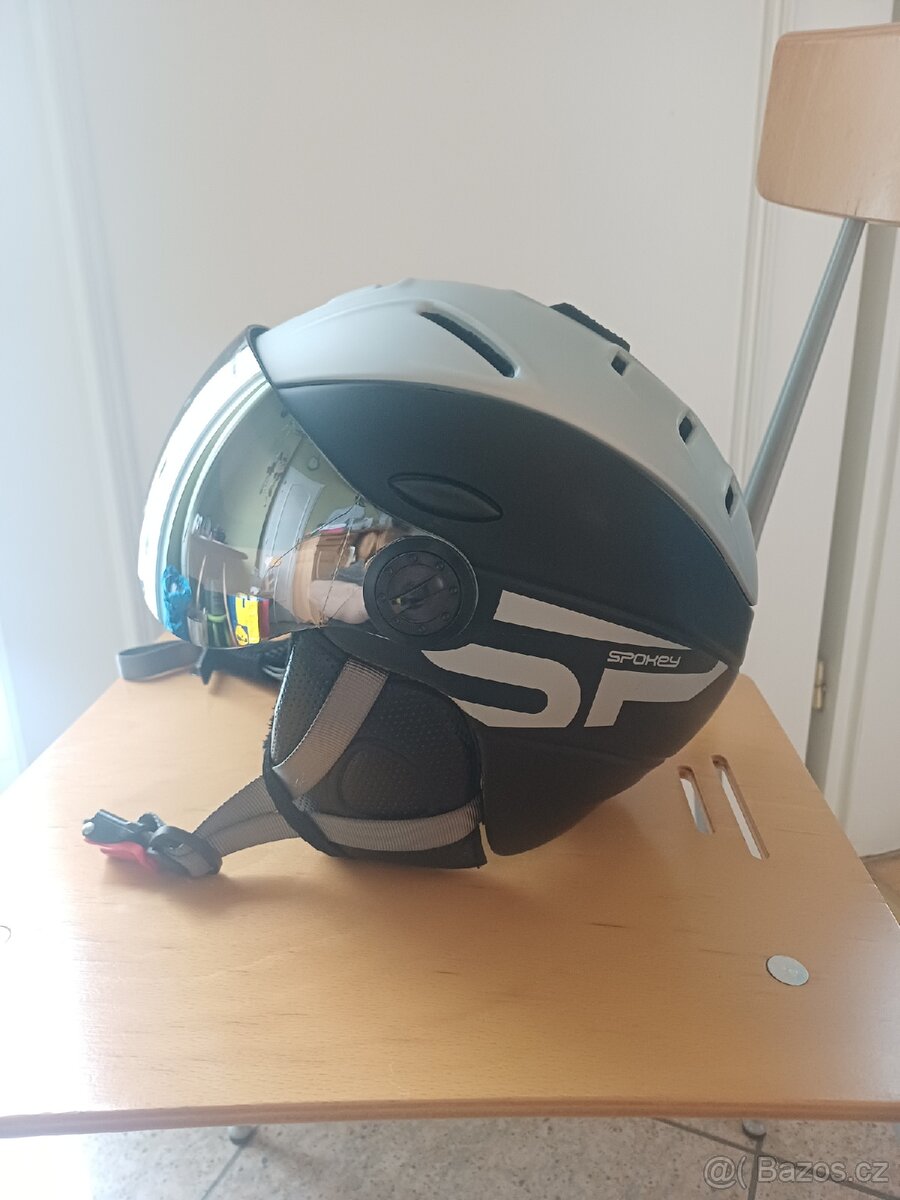 Dětská lyžařské přilba