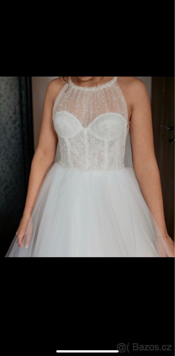 Svatební šaty se závojem