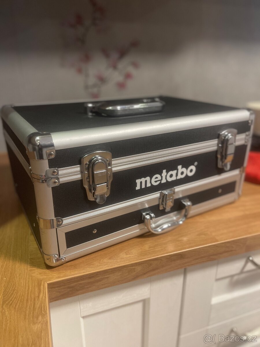 AKU Vrtačka Metabo+kufr+přislušenstvi.