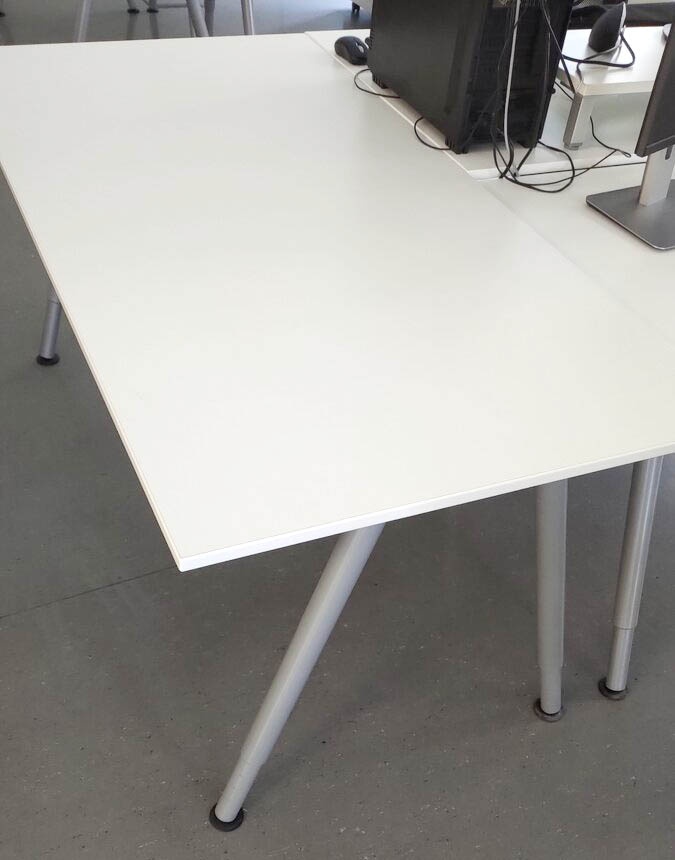 Kancelářský stůl Thyge IKEA