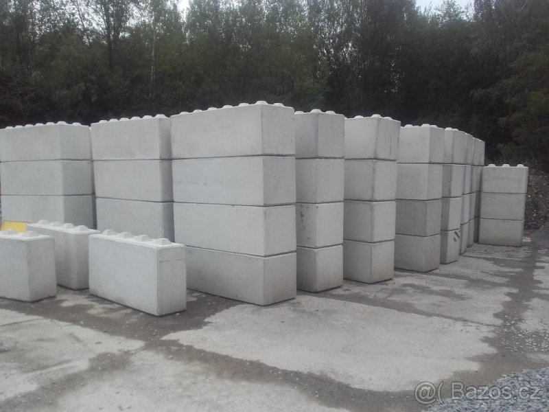 betonové bloky (lego)