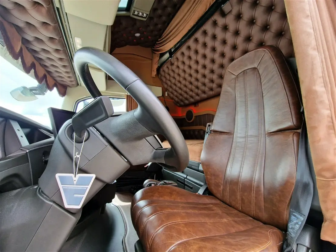 Volvo FH 13.500 Globetrotter XL 4x2 - Buffl interior -103tkm
