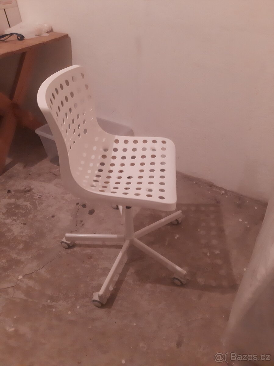 Polohovací židle k psacímu stolu