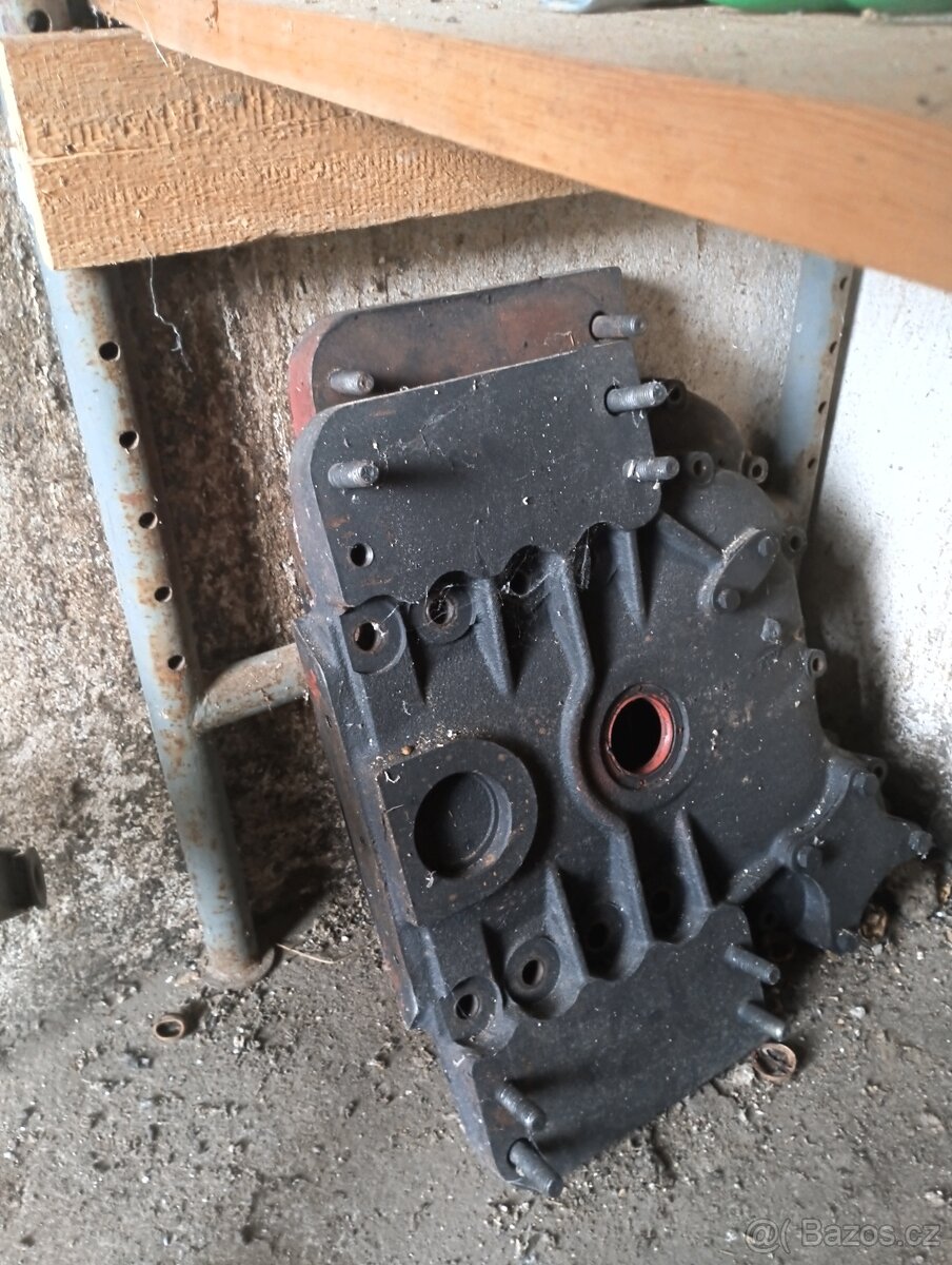 Velká prsa motoru Zetor