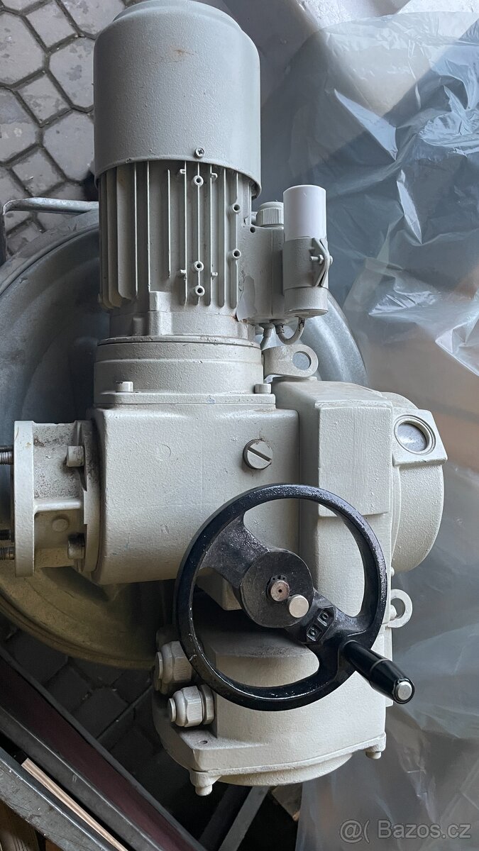 Motor s převodovkou