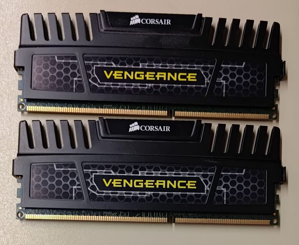 8GB CL8 1600 MHz Corsair Vengeance