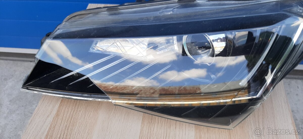 PP SVĚTLO XENON ŠKODA SUPERB III