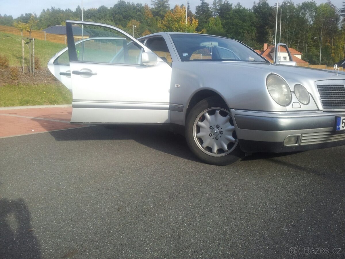 Merceden Benz na náhdarní díly