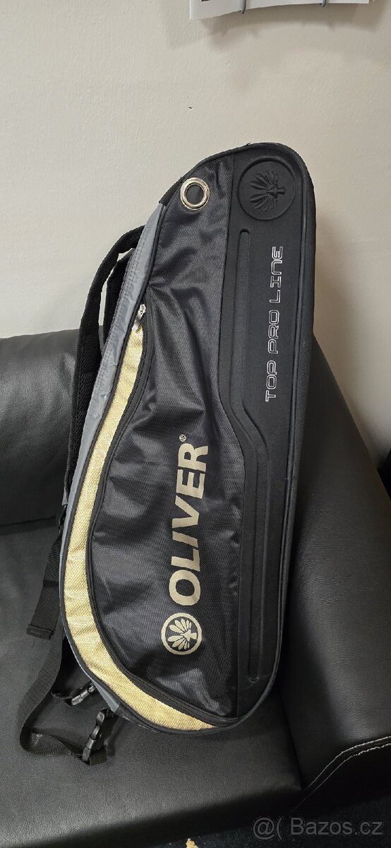 Taška, raketa a míčky na squash, značka Oliver.