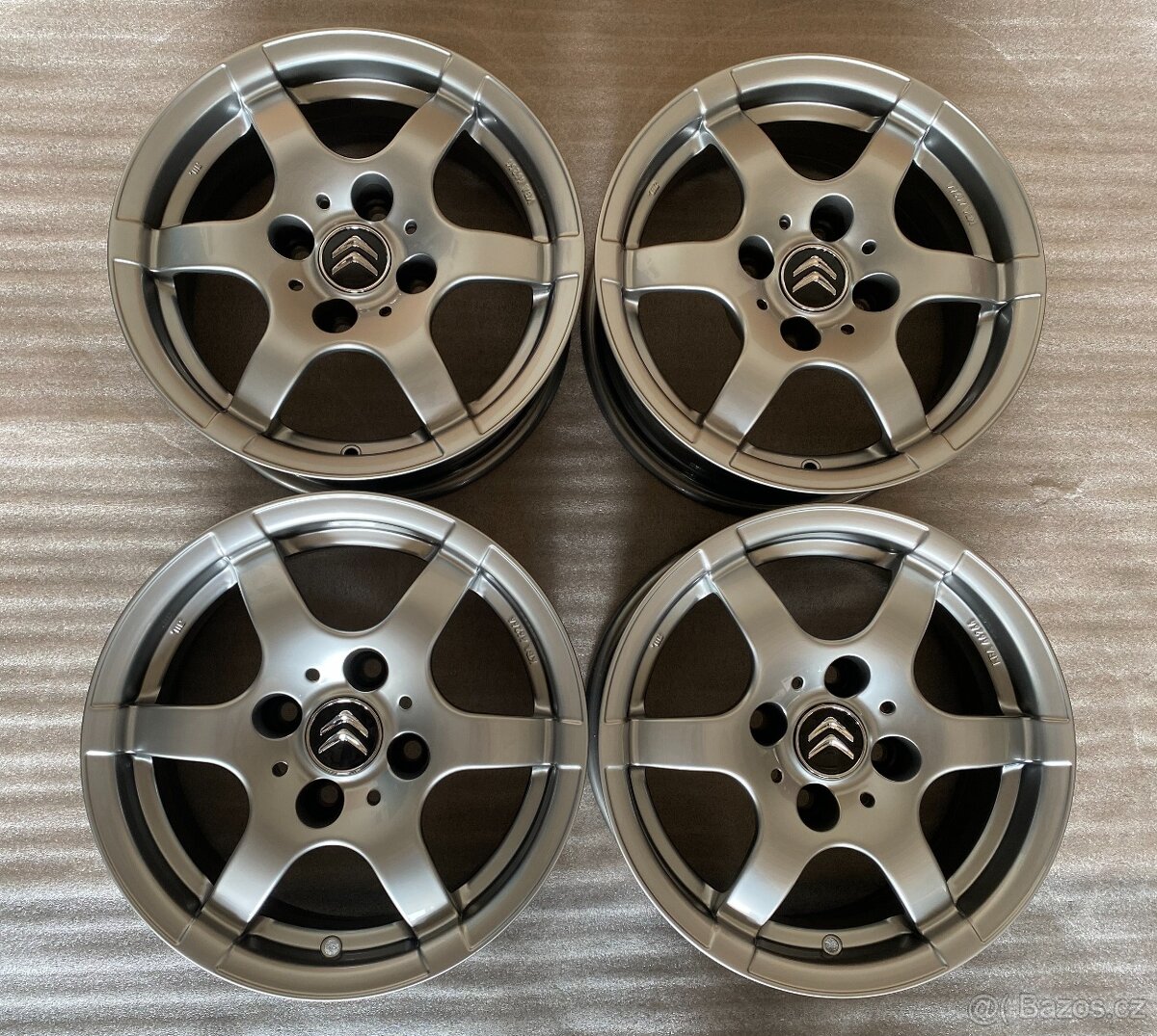 -výprodej- nová alu kola 14", rozteč šroubů 4x108