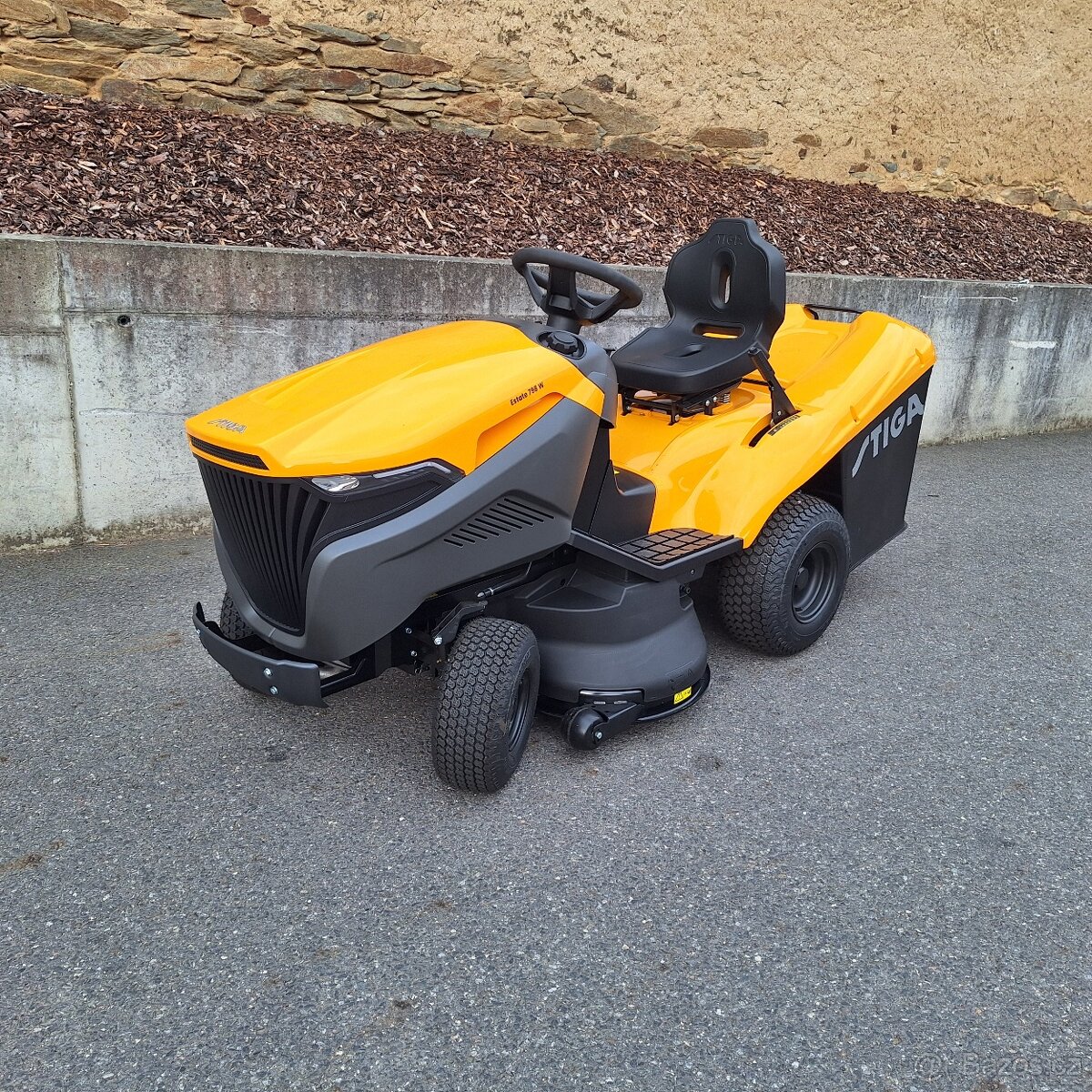 Traktůrek STIGA Estate 798W
