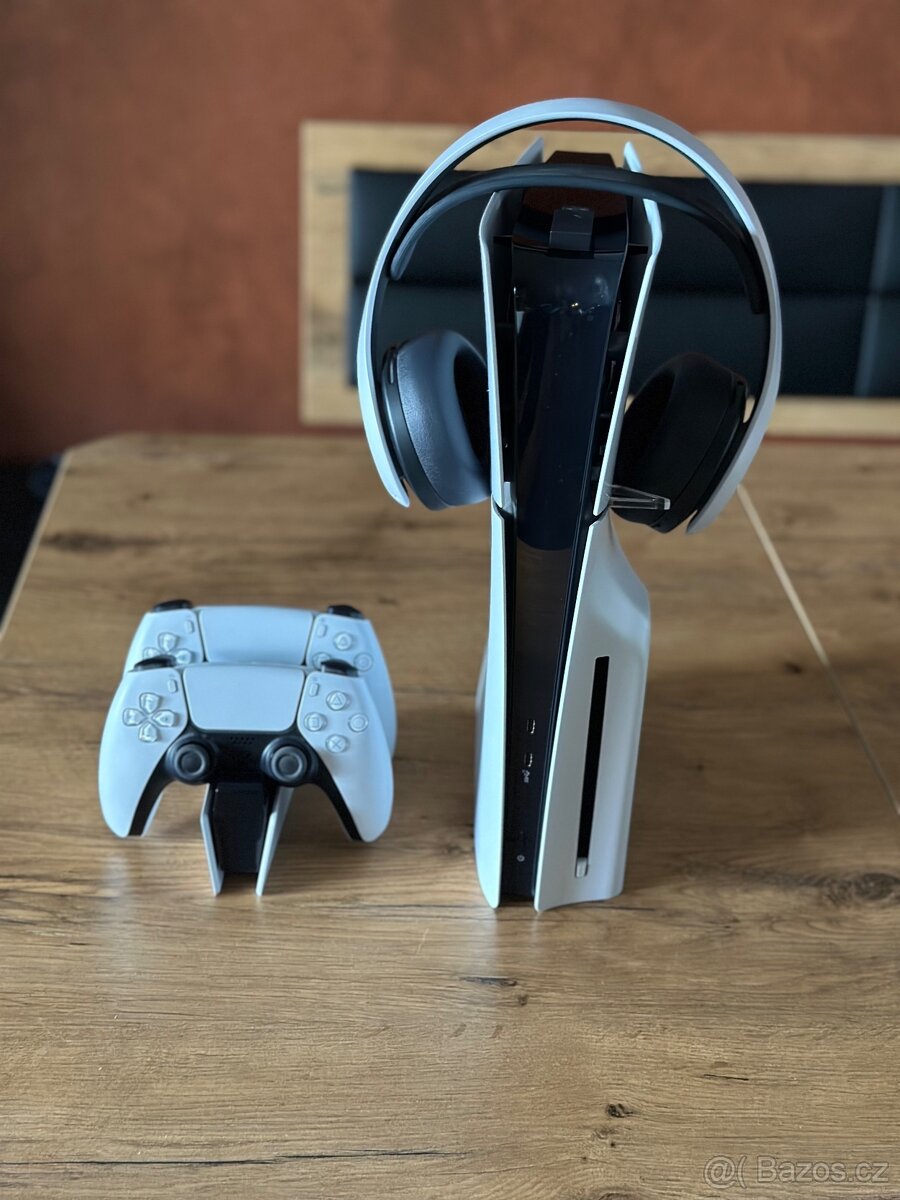 Prodám Playstation 5 + doplňky a hry
