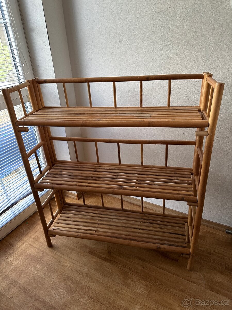 Ratanový botník