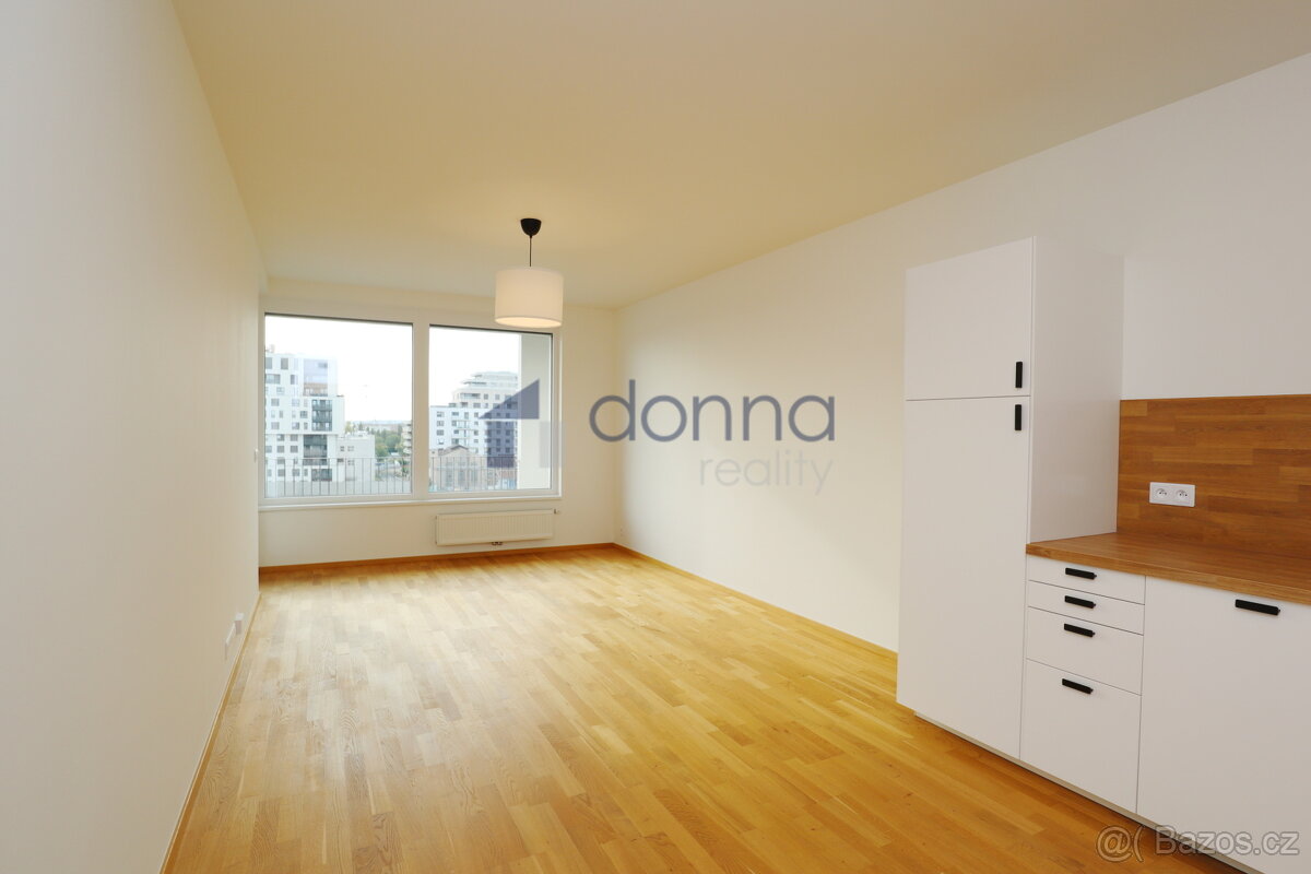 Pronájem bytu 2+kk, 60m² + lodžie 8m2, ul. Smržových, Praha
