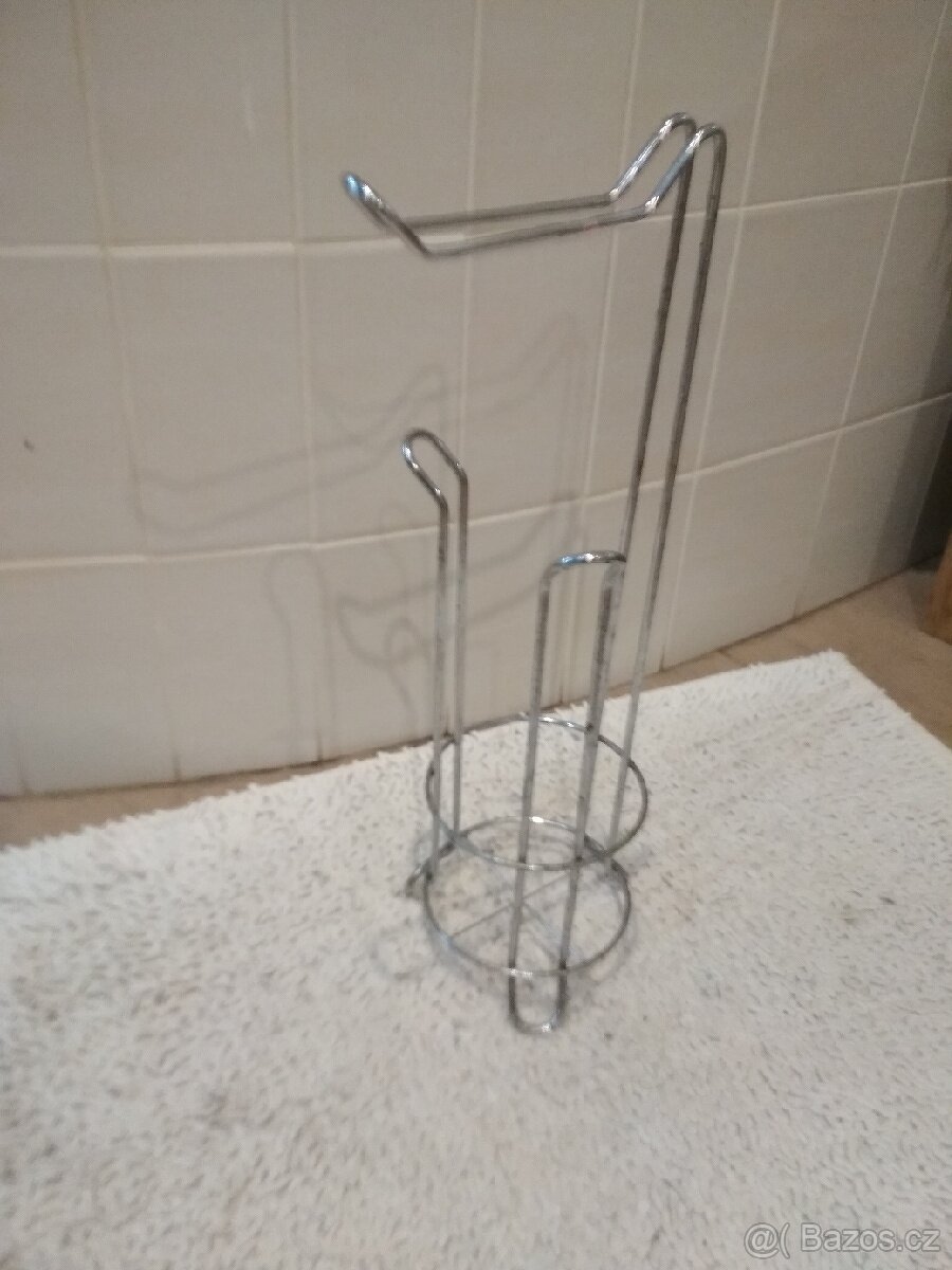 Držák a zásobník na toaletní papír